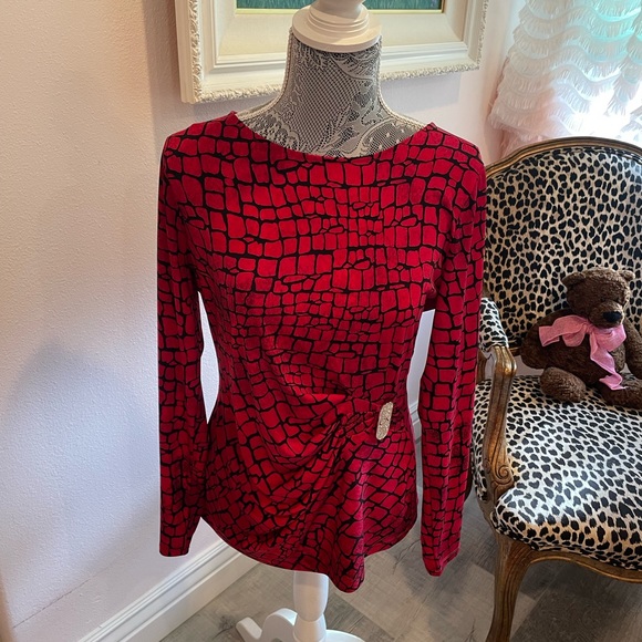 Calvin Klein red top with rhinestone embellishment..very flattering 😊 - Picture 3 of 8